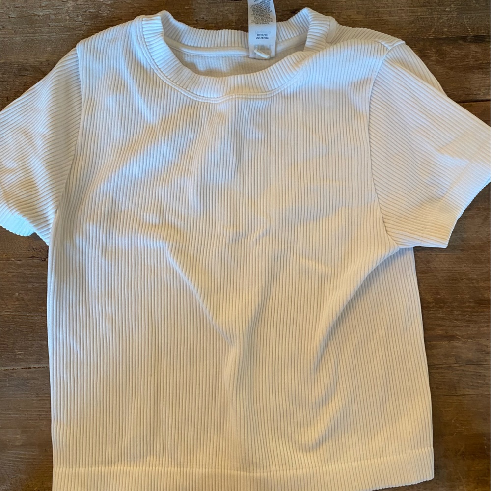 Women's basic white top size small
